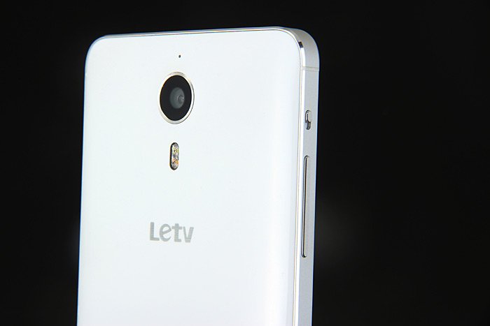 LeTV Leeco X600 dispose d'un double flash LED à l'arrière