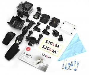 La SJCAM X1000 est accompagné d'un grand nombre d'accessoires.