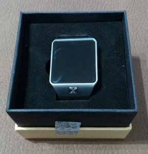 La Smartwatch DZ09 dans sa caisse